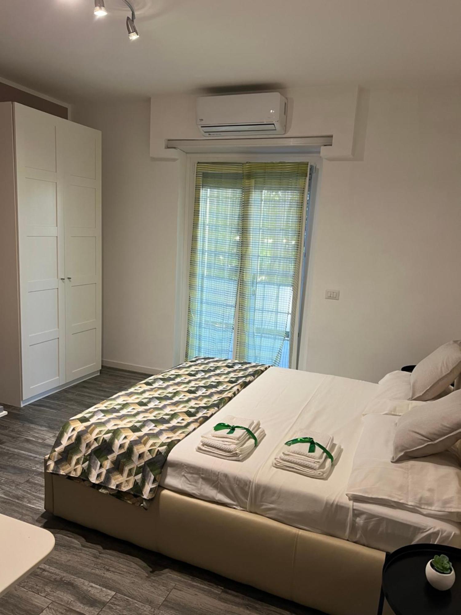 Appartamento Zona Torrino Roma Esterno foto