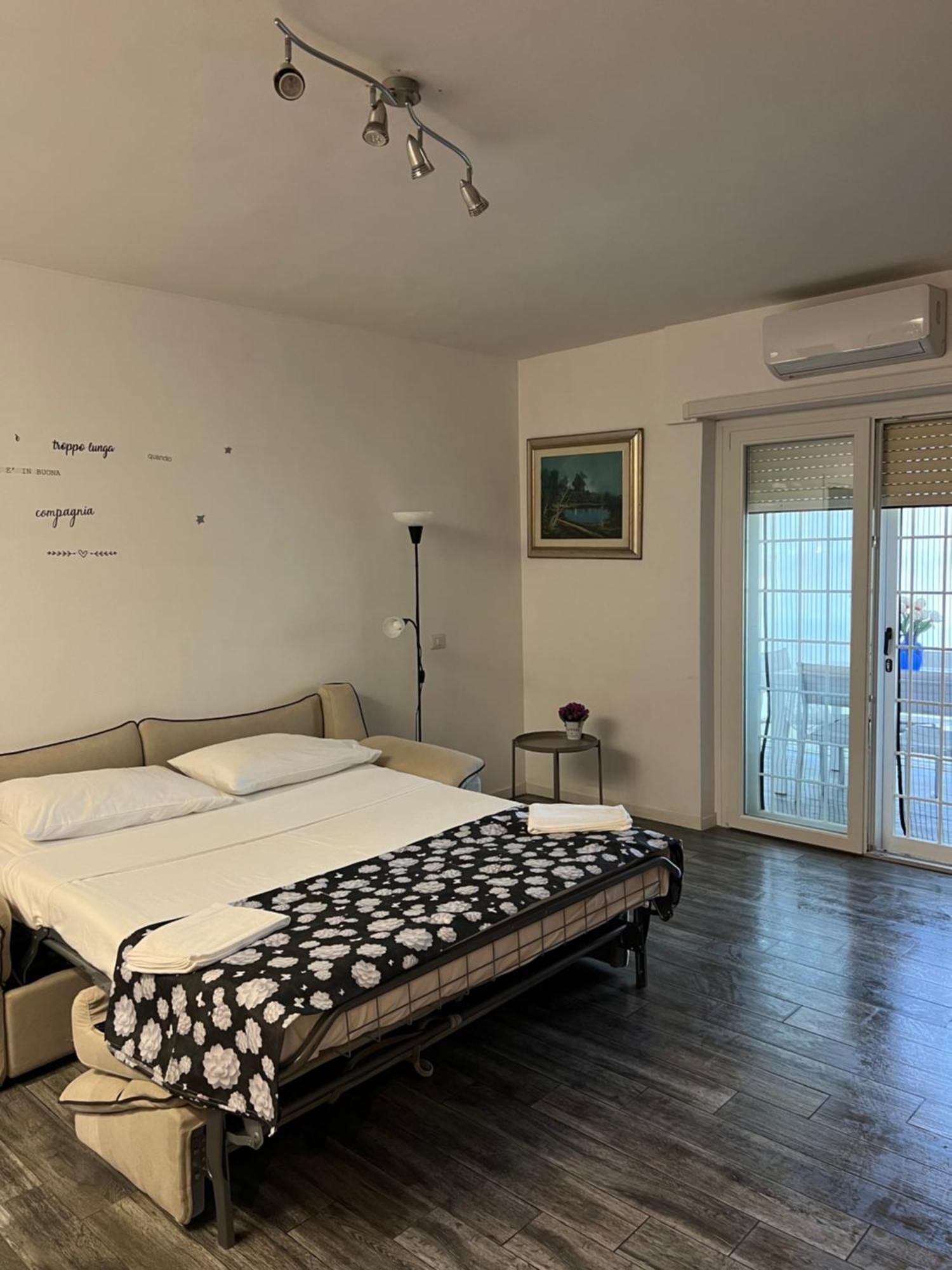 Appartamento Zona Torrino Roma Esterno foto